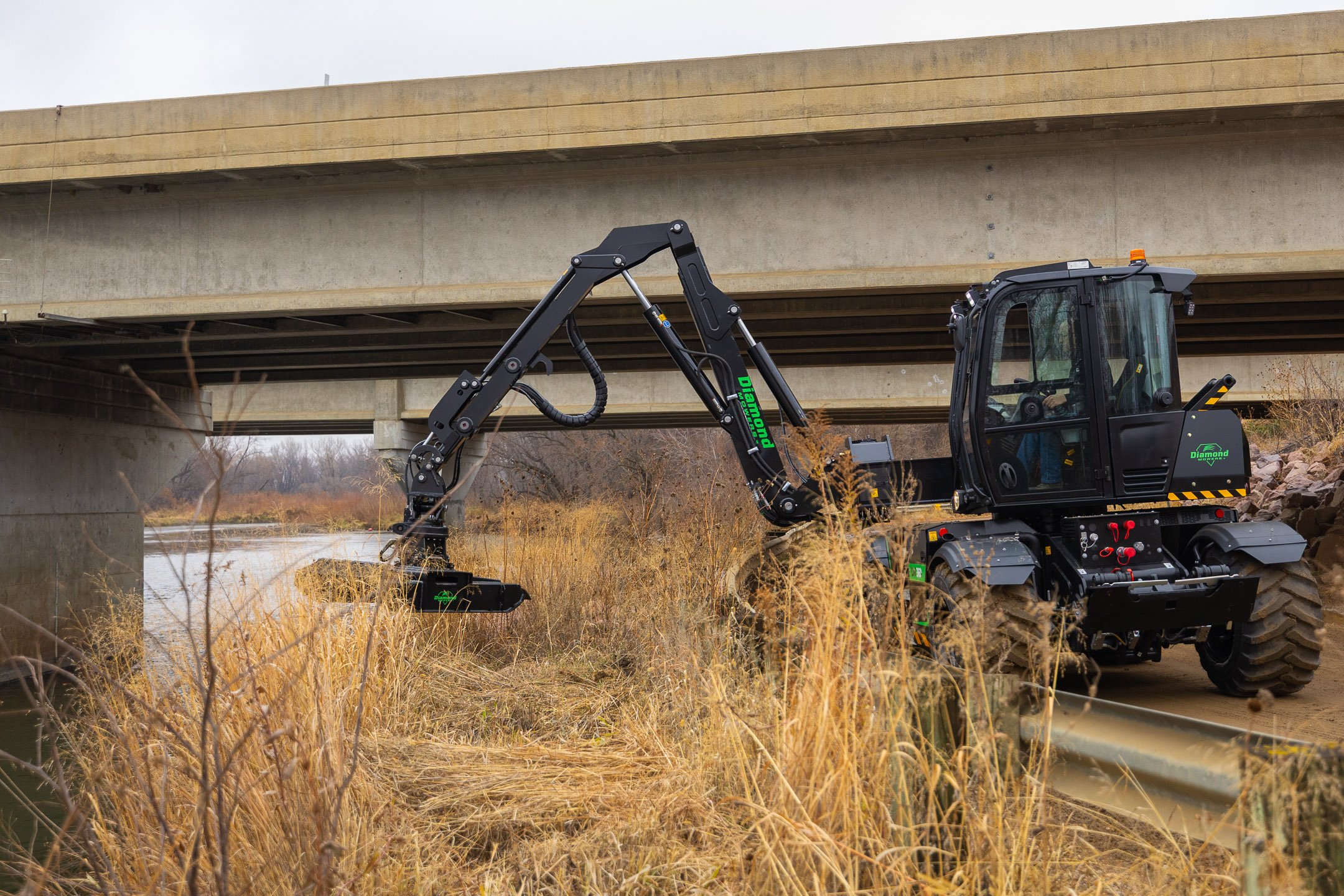 dm 360 cutting grass